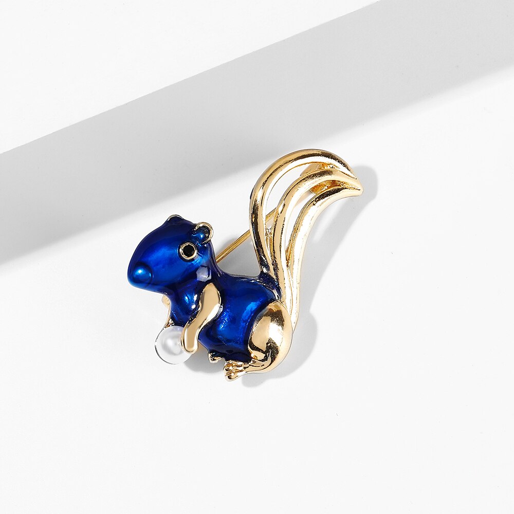 WYBU Cute Squirrel Puppy Brooch For Boy Girls Animal Brooch Pin For Friend Gold Plated Mouse Admiral General Broche Jewelry: SF855