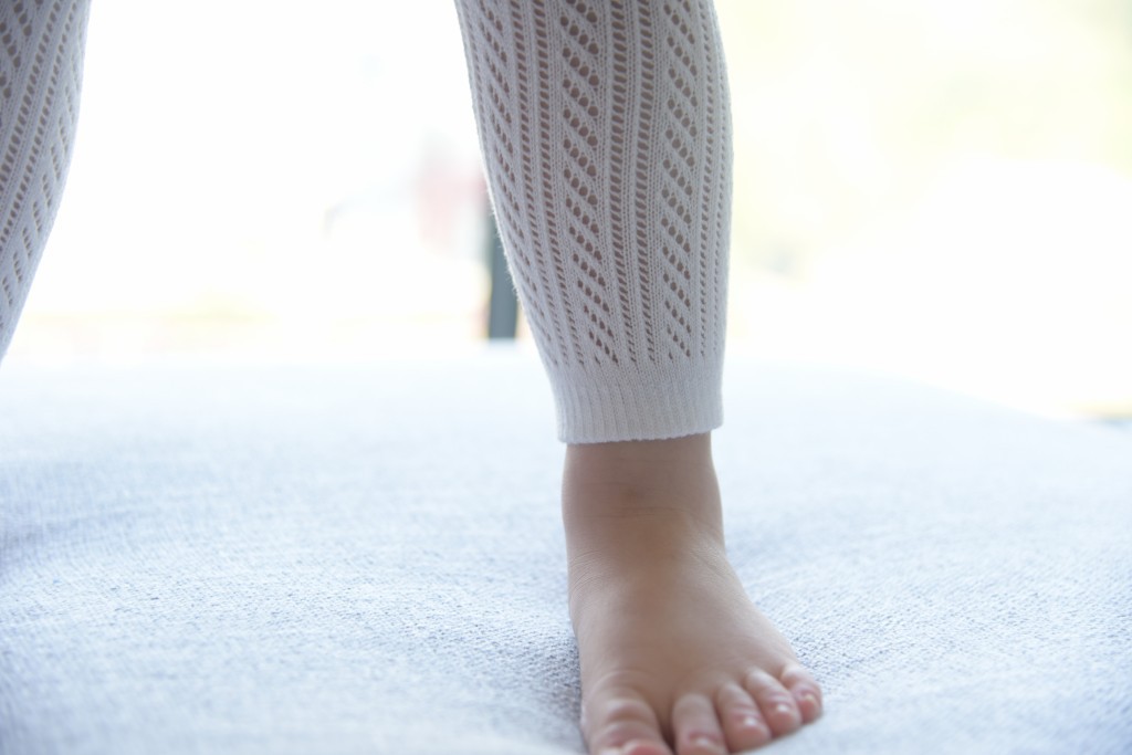 2022 Wit Mesh Baby Leggings Skinny Solid Roze Baby Meisje Cropped Broek Peuter Kind Breien Broek Ademend 0-4T Kleding