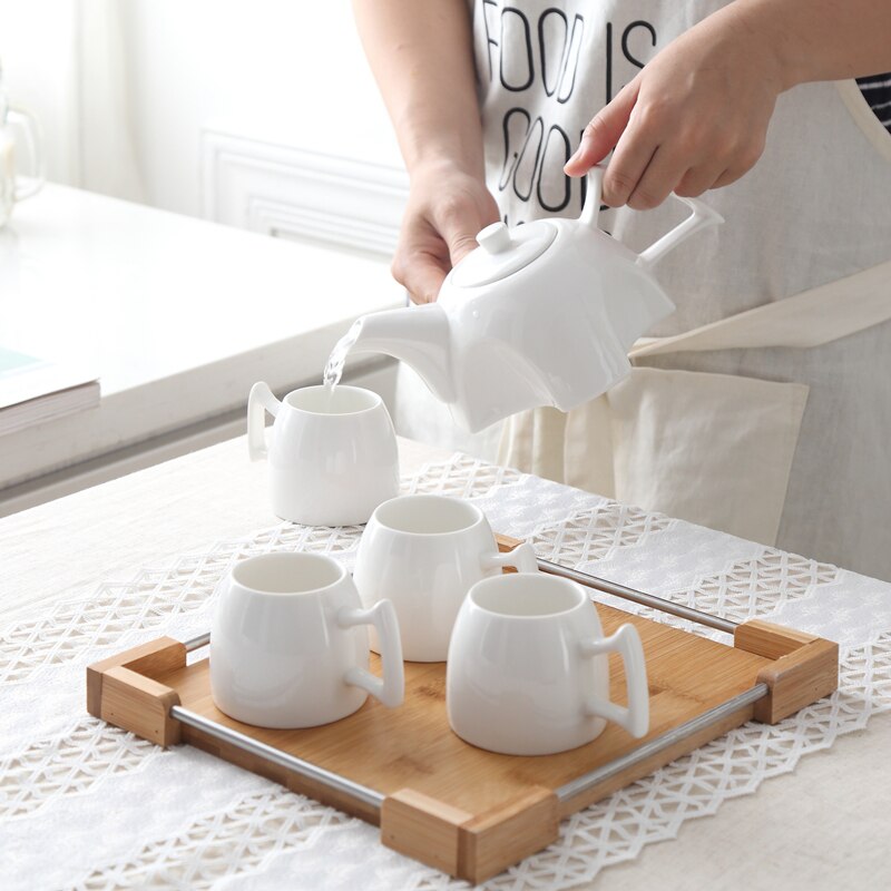 Højkvalitets hvidt porcelæn tesæt inkluderer 1 kande & 4 kopper & 1 bakke