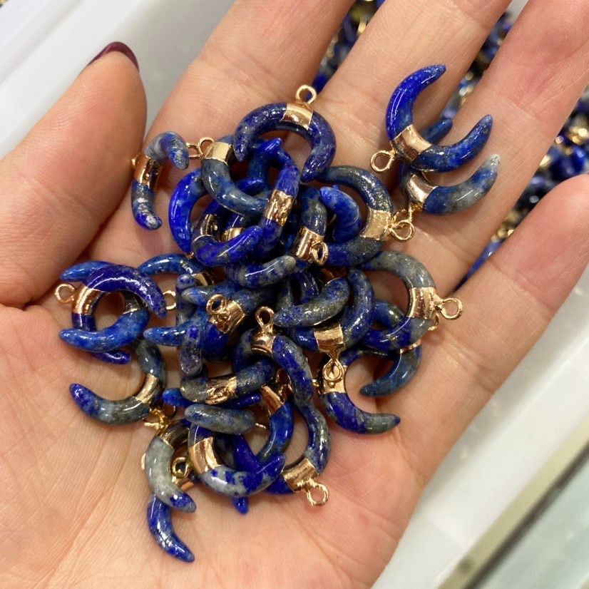 Nuovo 2pcs Pietre Naturali Pendenti Con Gemme E Perle Forma di Mezzaluna Allentato Pendenti Con Gemme E Perle per la Produzione di Gioielli FAI DA TE Collana Accessori Formato 16x17mm