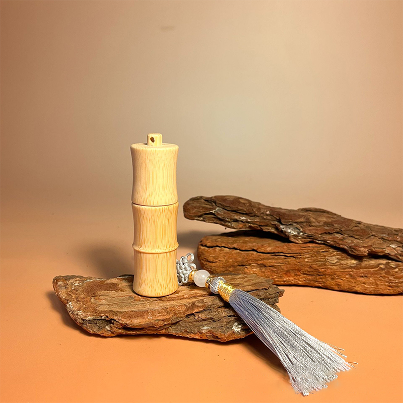 Miljøvennlig bambus rull-på flaske med dusker tomt rør stålrullekule påfyllbar flaske gjør-det-selv parfyme lipgloss beholder