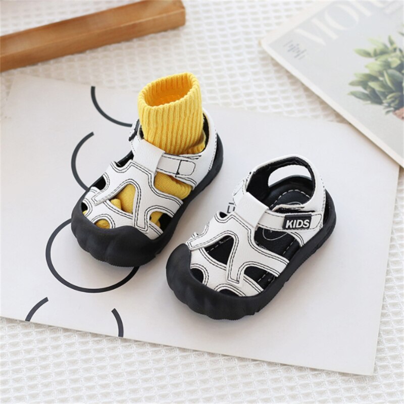 Nuovi sandali per bambini estivi in pelle traspirante bambino ragazzi ragazze punta chiusa suola morbida moda bambino bambino primo camminatore
