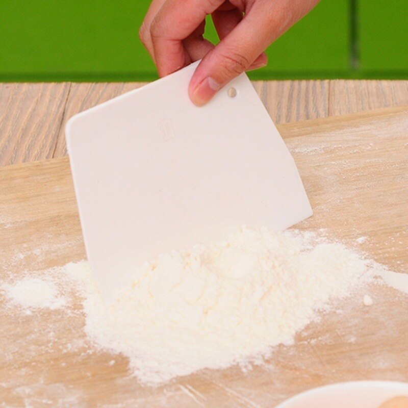 Coupe-pâtisserie en plastique, spatule à gâteau, grattoir à pâte, pain trapézoïdal, outils de Fondant de Pizza, couteau à beurre, ustensiles de cuisson sûrs blancs
