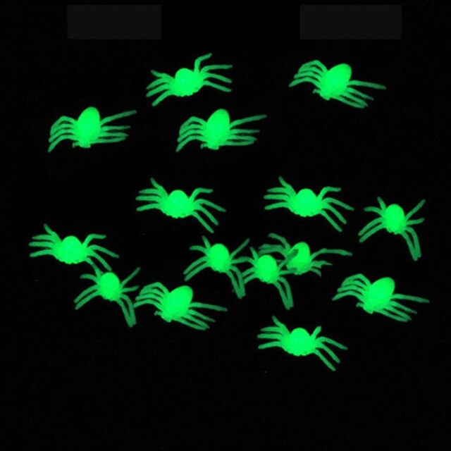 Halloween Mini plastique noir lumineux araignée blague jouets d'anniversaire bricolage araignées décoratives 2cm araignée accessoires de fête: 50PCS C