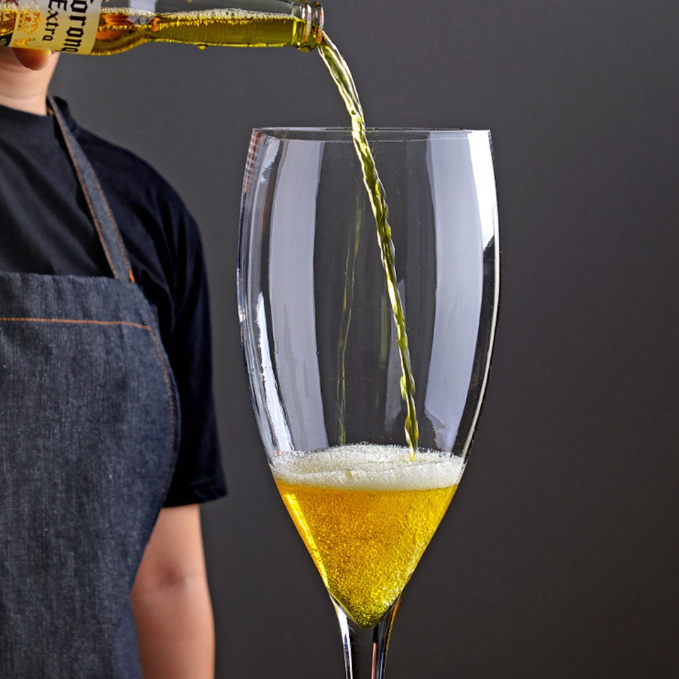 Enormt ölglas bägare kristall champagneglas roligt stort bröllopsfest snapsglas dricka vatten öl vinglas kopp mugg