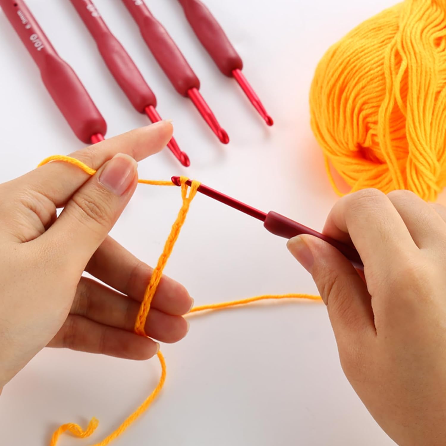 Crochet Hook Set Red 2-6mm Crochet Hook Ergonomically for Arthritis Hands Storage Bag Suitable for Crochet Beginners