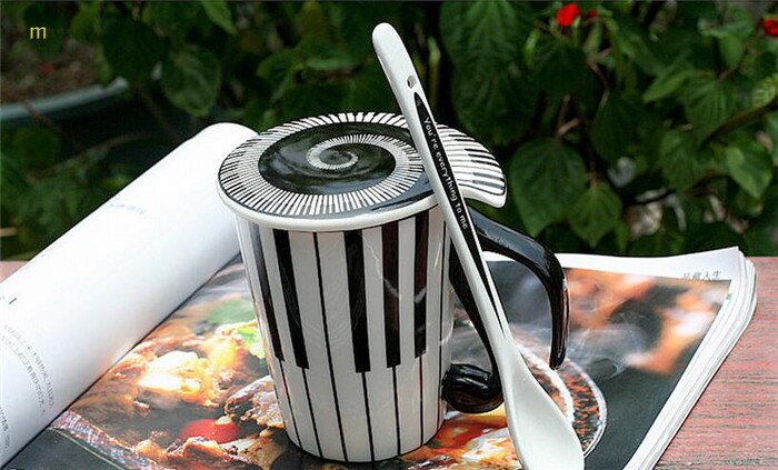 1 PC Muziek Mok cup Personeel Merkt Piano Toetsenbord Keramische Porseleinen Mok Koffie Caneca met Deksel Creatieve Niet Lepel OK 0308