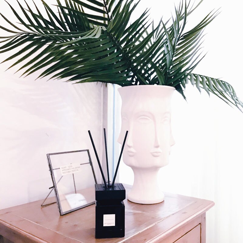 150ml Reed Diffuser with Natural Wooden Cap, Squre Diffuser and Black Fiber Rattan Sticks Shangri-la Hilton English Pear Fressia