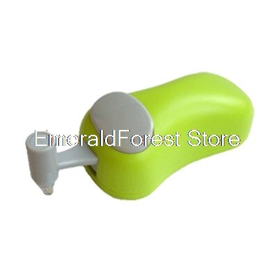 The curve can also cut the paper cutter smoothly. Japanese prize stationery, safety cutters.: 85-4