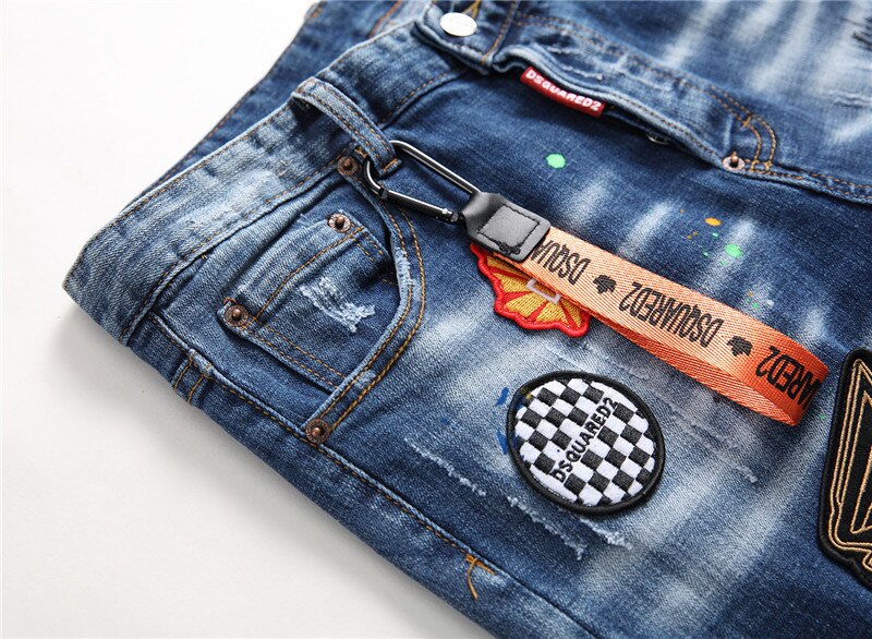 Pantalones vaqueros con bordado de insignia de lujo ligero para hombre, pantalones vaqueros ajustados con estampado de lunares de colores, rasgados y parches, Jeans de calle de ;