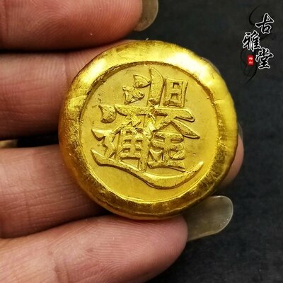 Archaize the old style (golden day) golden movie props