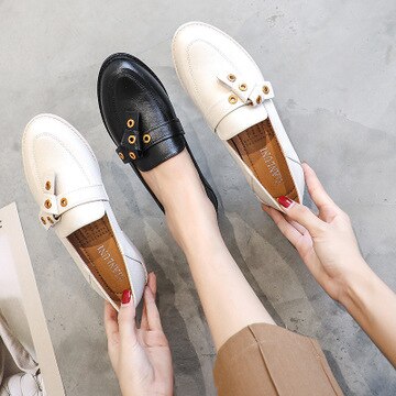 British Style Shoes Woman Female Footwear Shallow Mouth Soft Autumn White Sneakers Loafers With Fur Round Toe Slip-on Oxfor