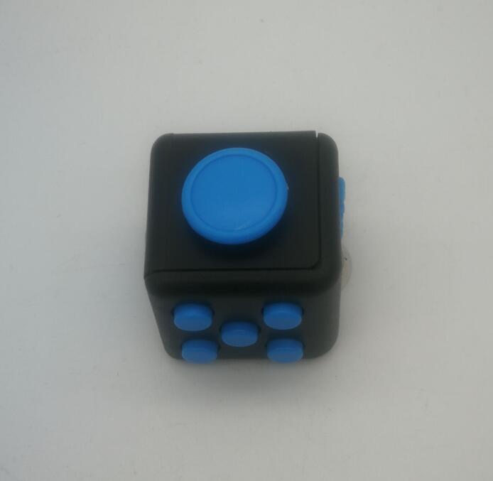 Min Cube Toy Vinyl Desk Finger Toys Squeeze Fun Stress Reliever 3.3cm Antistress Cube Toy Decompression Toy: Blue Black