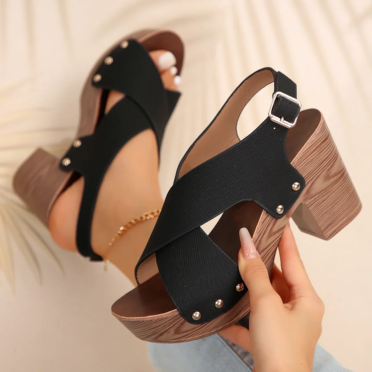 Sandaal van Vrouwen Britse Stijl Rome Schoen Comfortabele Zachte Hoge Hakken Zomer Sandalias Metalen Gesp Casual Slipper Wedge Platform Sandaal