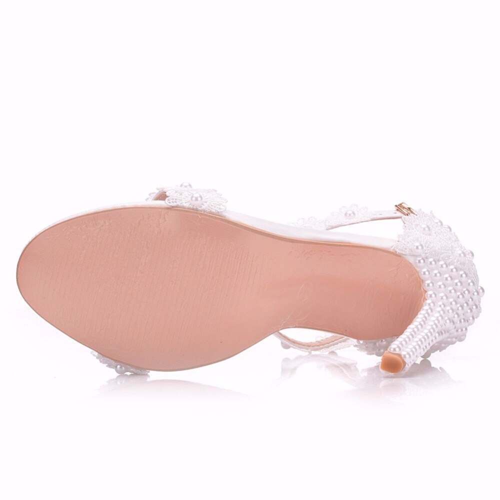 Cristal reina mujeres encaje de perlas zapatos de boda fino tacones altos flores blancas sandalias de novia mujeres verano Up boda zapatos mujer