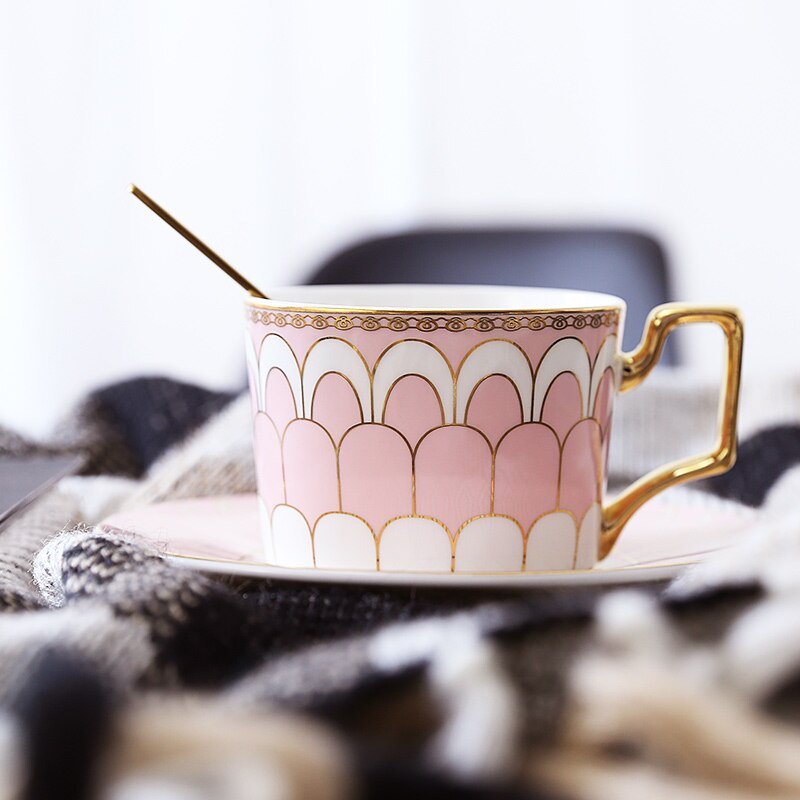 Taza de café de cerámica de lujo británico, juego de taza y platillo de café pequeño europeo para el hogar, té de la tarde, exquisita taza, cuchara y plato LB523: color6