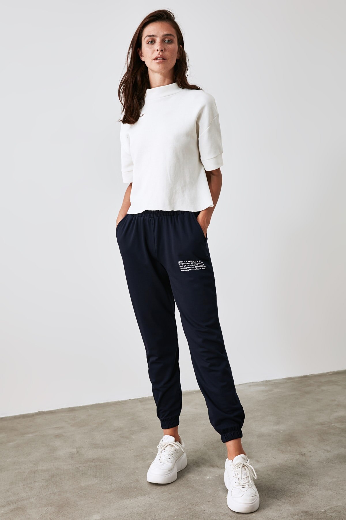 Trendyol Gedrukt Losse Jogger Gebreide Joggingbroek TWOAW21EA0279
