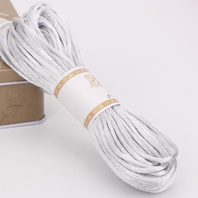 20m färger mjukt satin siden macrame sladdar diy kinesisk knut handgjorda väva rep smycken fynd pärlor dekorativt snöre touw: Silversnören