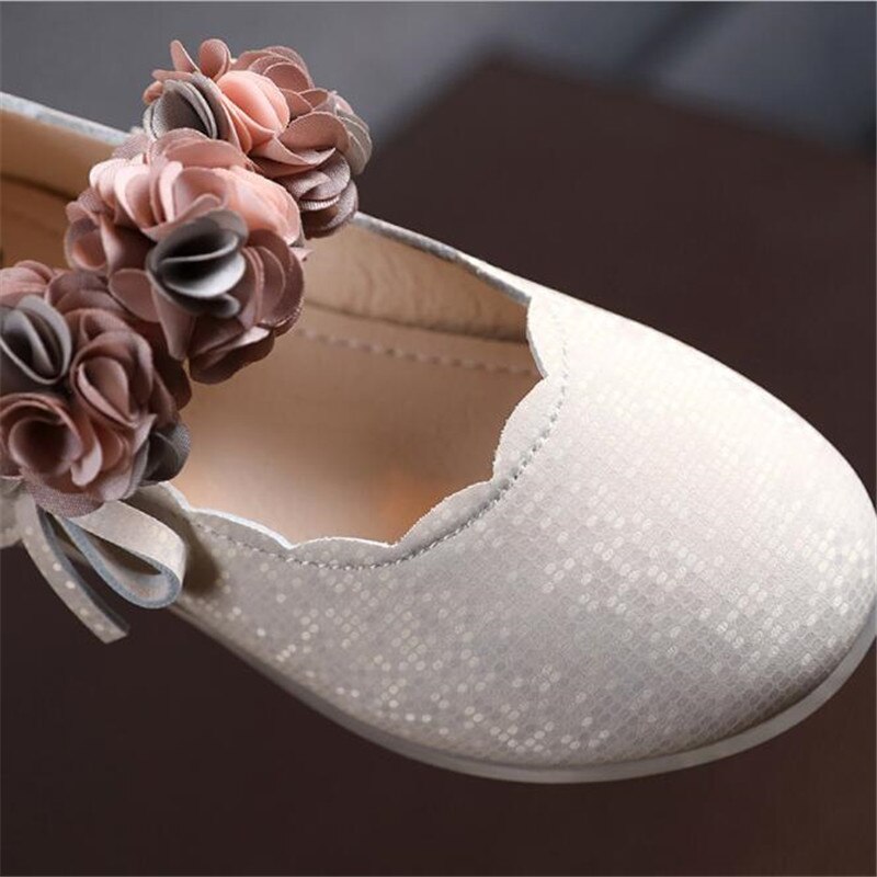 Chaussures en cuir à petites fleurs pour enfants, semelle souple en cristal, chaussures de princesse antidérapantes, chaussures de danse pour enfants