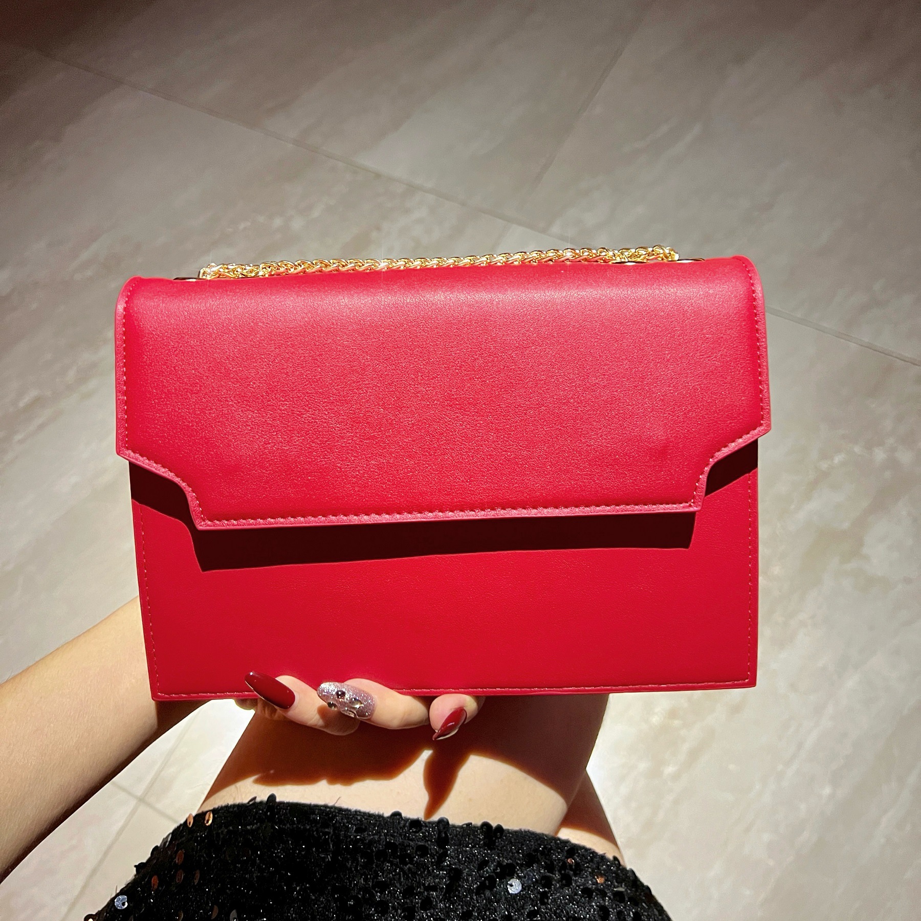 , eenvoudige en modieuze clutch voor dames, veelzijdige schoudertas met ketting, handtas, postbodetas, dames tas voor woon-werkverkeer: Rood