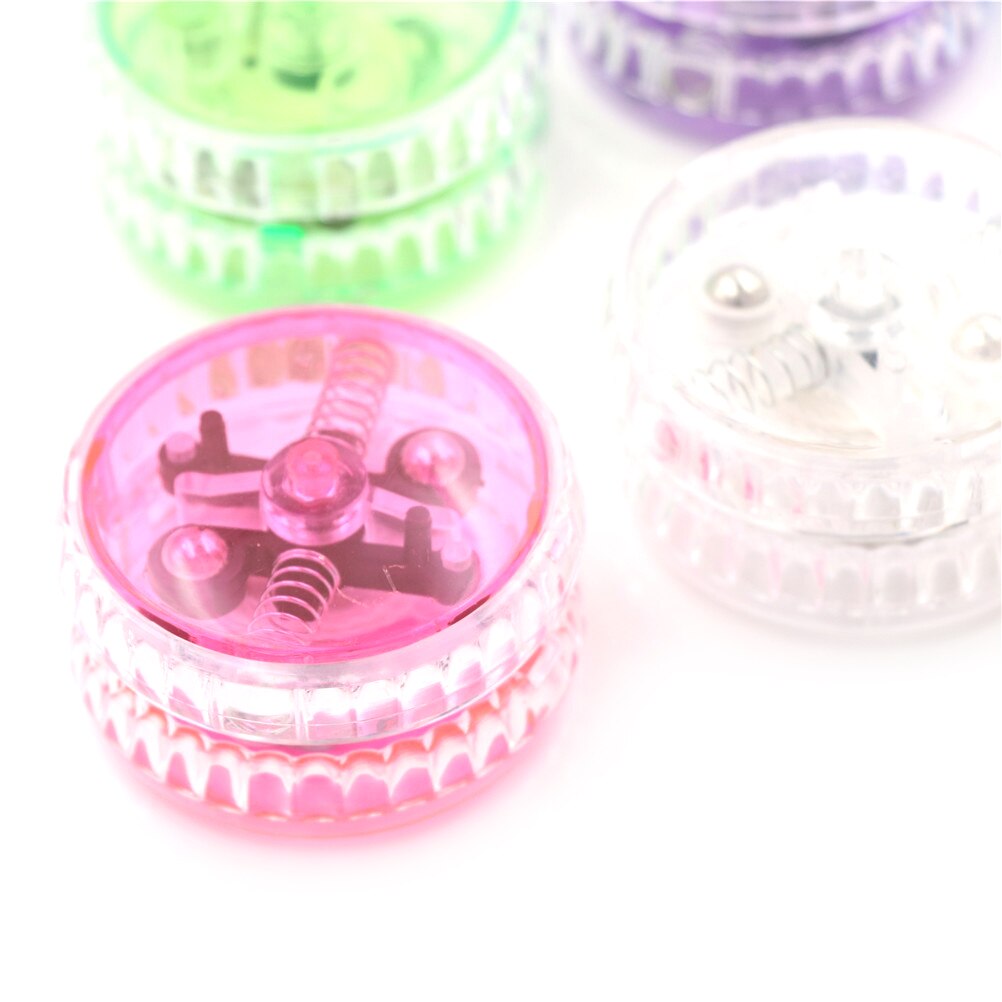 1 stk led blinkende lysende yoyo bold børnekoblingsmekanisme yo-yo legetøj til børnefest underholdning 7 farver