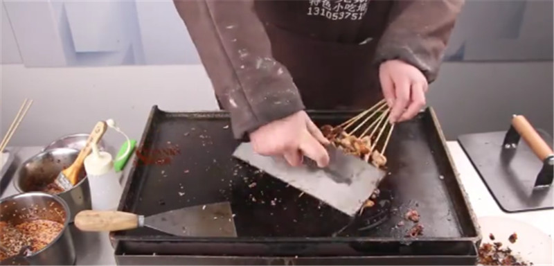 Grill roast squid cake tools Steak press pressure iron board Flat meat hovel cooking BBQ kitchen cooking utensils