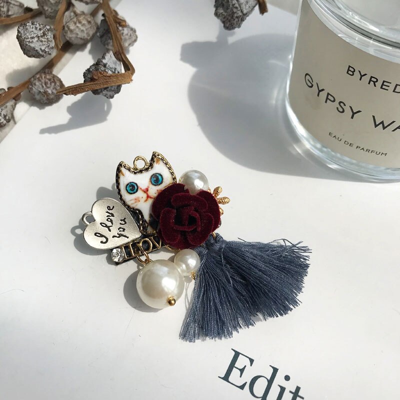 Beroemde Luxe Parel Broche Sieraden Bloemen Reversspeldjes 5 Parels Broches Boog Stof Sieraden Voor Vrouwen