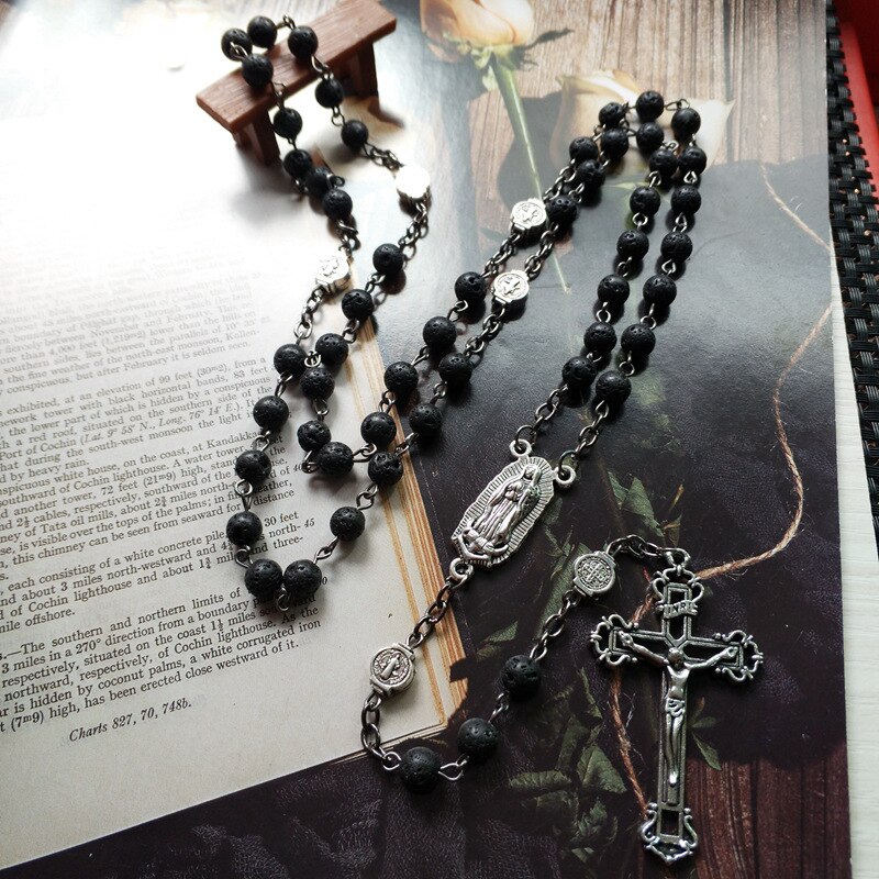 Qigo collana con rosario nero cattolico ciondolo a croce lunga san benedice per uomo donna gioielli religiosi in preghiera