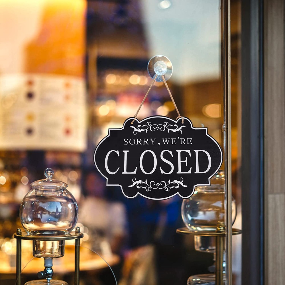 Åpent og lukket forretningsskilt dobbeltsidige tre åpne hengende skilt til restaurant klubb kafé hotell bar butikk