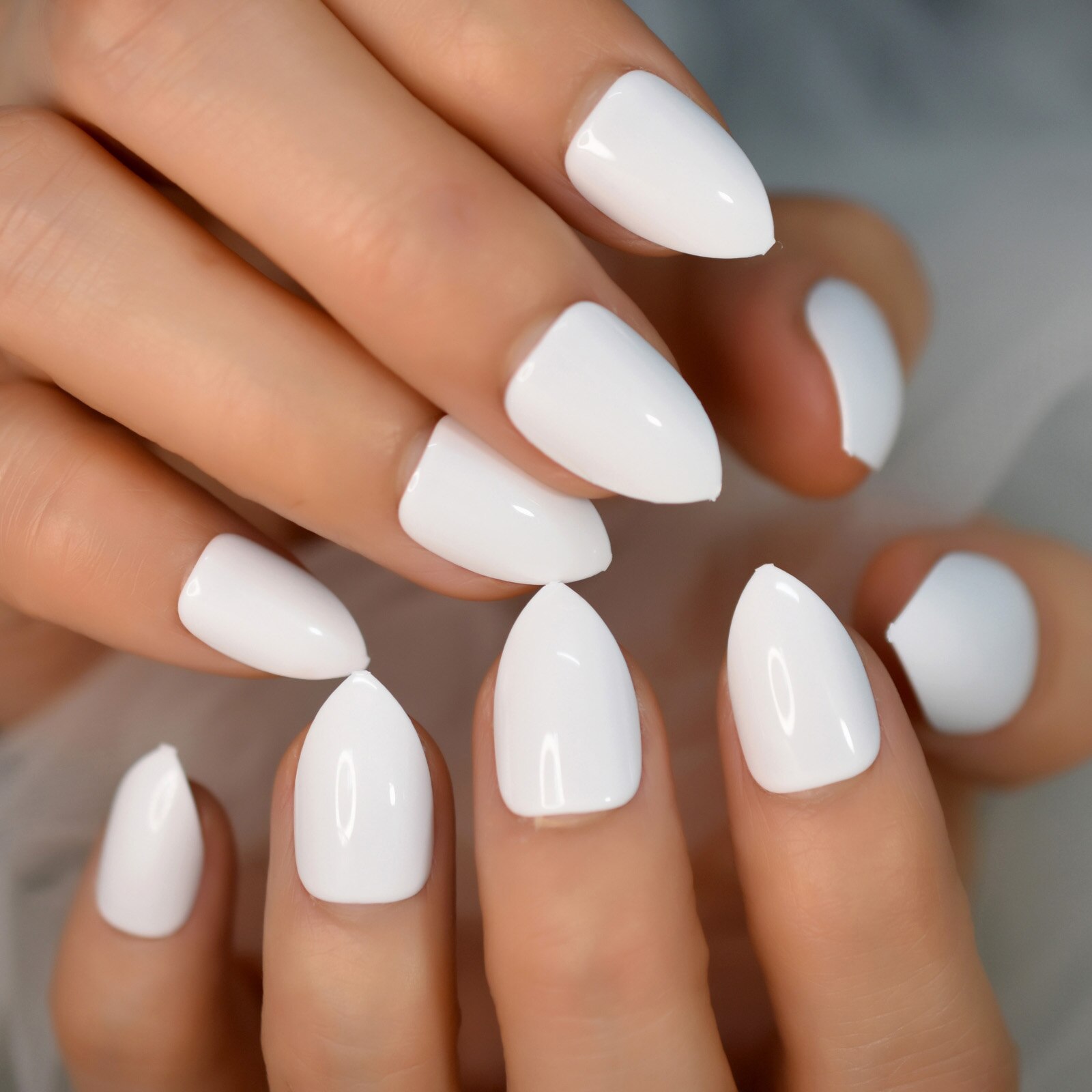 White Color Choose Able Sharp Stiletto Acrylic Fingernails Art Full Cover Nails With Tabs Short Version