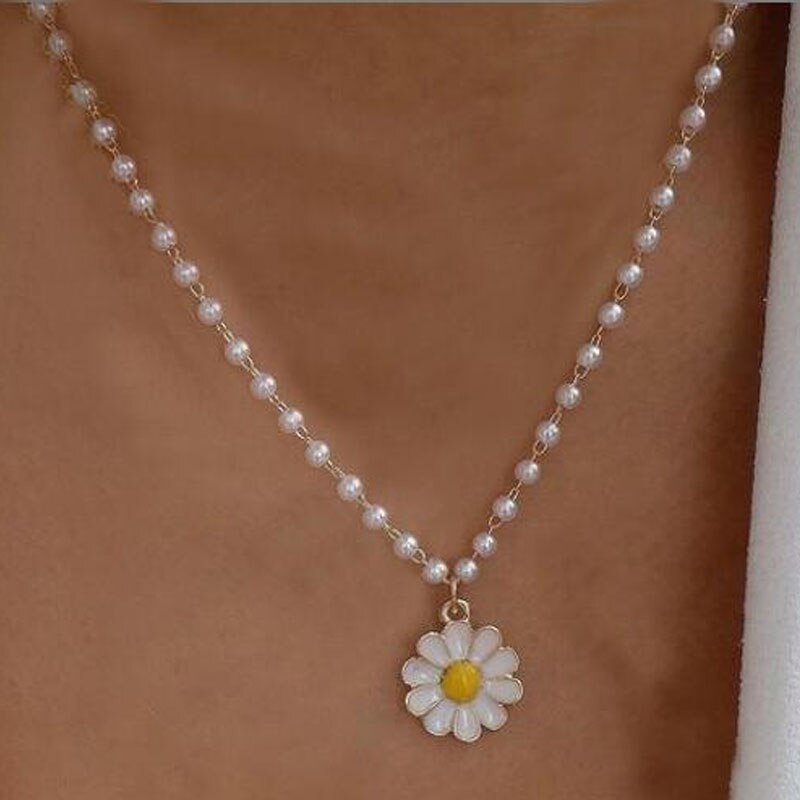 Boucle d'Oreille Fleur Blanche Pendante | Chaîne Bijoux