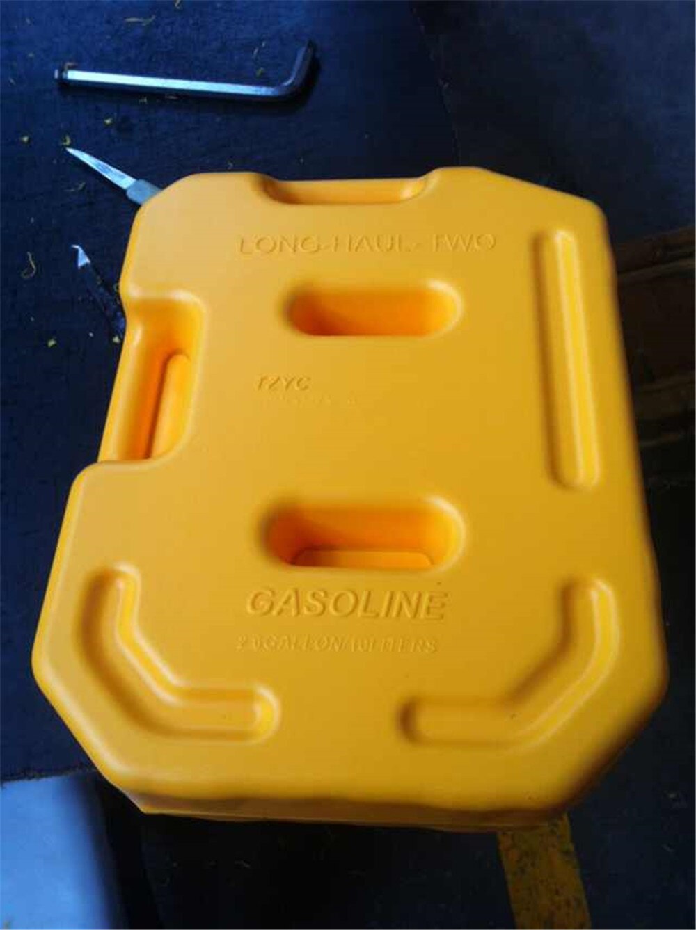 10L Portable Gasoline Diesel Fuel Tank with Refueling Pipe 5 Gallon SUV ATV Motorcycle Scooter Car Tanks Jerrycan