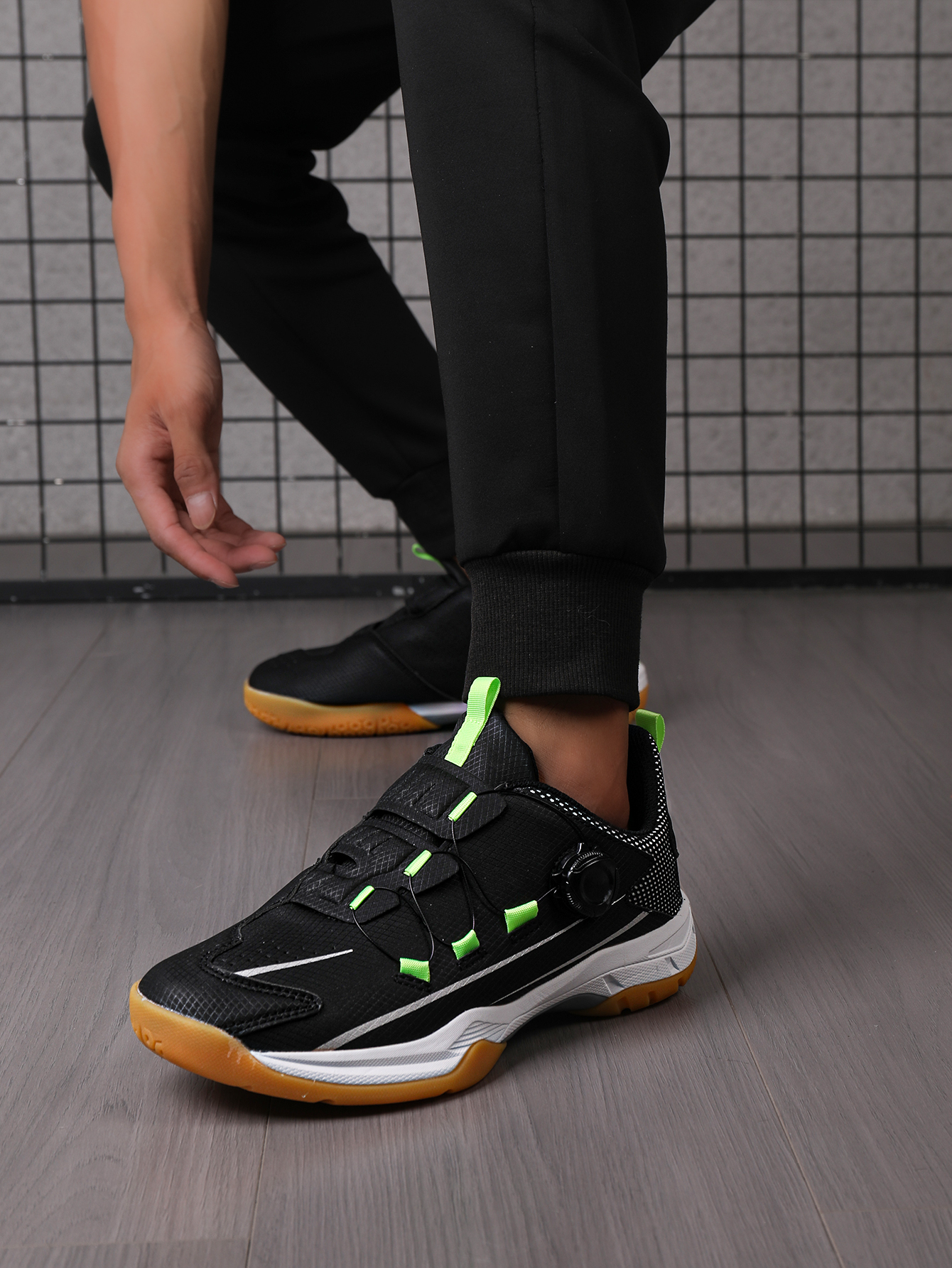 Badmintonschoenen van exportkwaliteit met draaibare knopen voor dames en heren, ultralichte, antislip en schokabsorberende tennisschoenen voor sport.