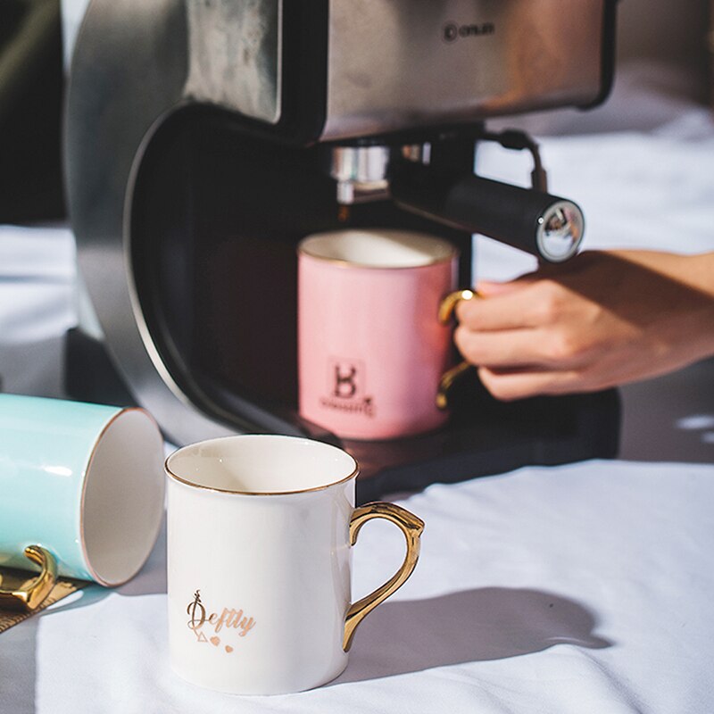 Coffee cups use high-capacity ceramic cups to trend couple coffee cups