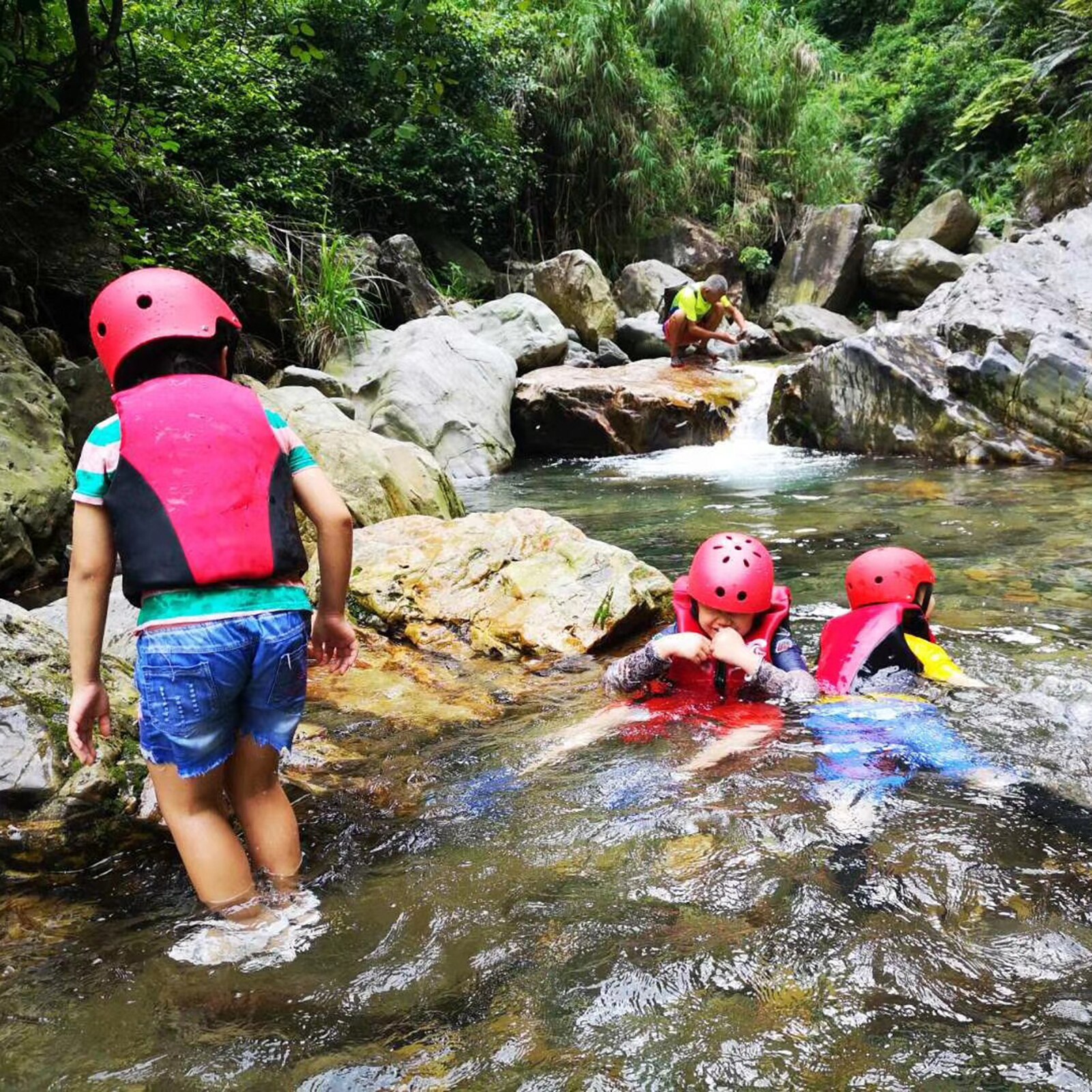 Water Sports Life Jacket Life-Saving Clothes Buoyancy Vest Motorboat Fishing Life Vest Surfing Anti-Collision Clothing Swim Vest