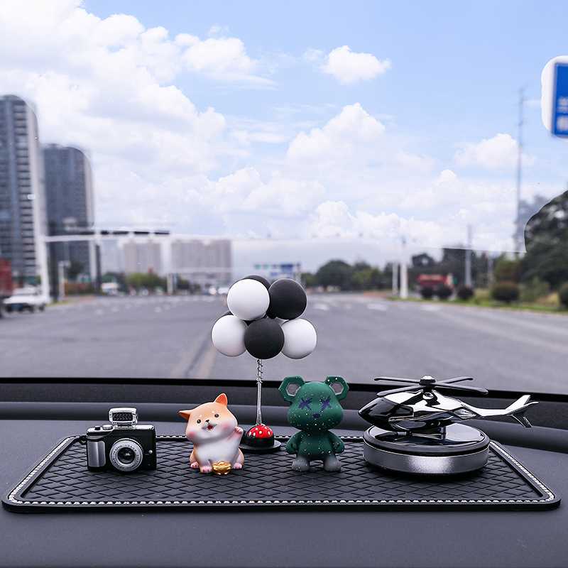 Bildekoration interiörtillbehör små ornament mittkonsol internet kändis kvinnor män modell söt bil: Silver-