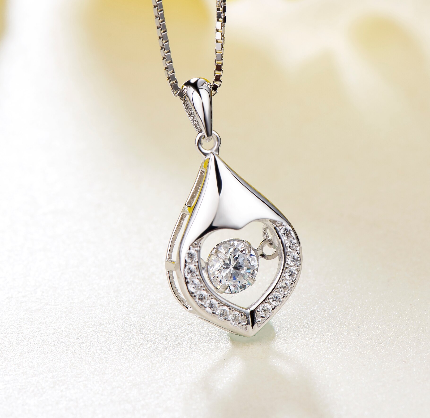 Hanger Sterling Zilveren Ketting 925 Hart Patroon Zirkoon Diamanten Sieraden Dynamische Accessoire Sleutelbeen Ketting