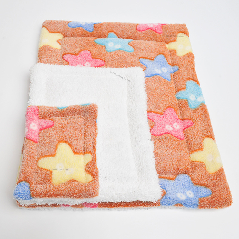 Estera para dormir para hámster, cama de conejo, cama para gato, manta gruesa de pelo suave, manta lavable para el hogar, manta con patrón cálido, suministros para mascotas: M / Amarillo claro
