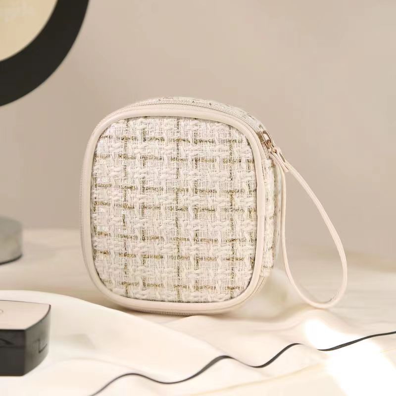 Simple Mini Makeup Storage Bag Ladies Portable Lipstick Key Coin Data Line Organizer Pouch Girl Sanitary Napkins Tote Bag: WHITE