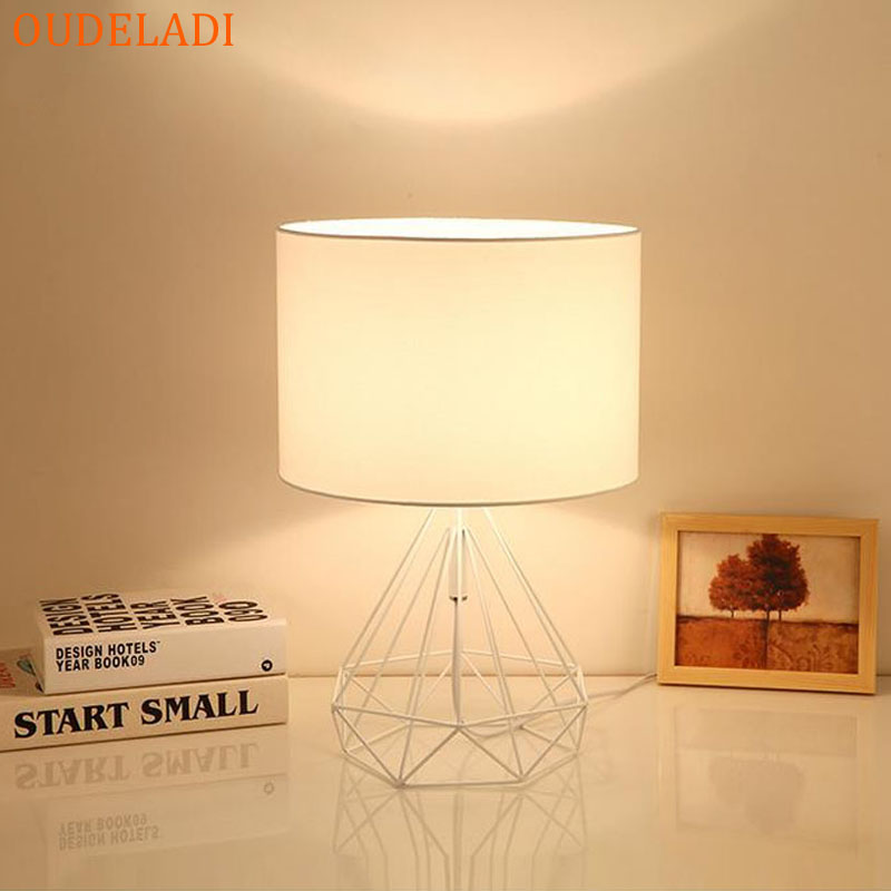 nordisch retro Geometrische schreibtisch lampe Gold Schwarz Weiß Hohl Diamant Tuch schatten Tisch Lampe Schlafzimmer Wohnkultur Leuchten