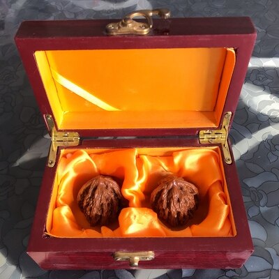 solid walnut fitness ball for elderly hand message balls palm health care hand finger exercise ball: with box 2