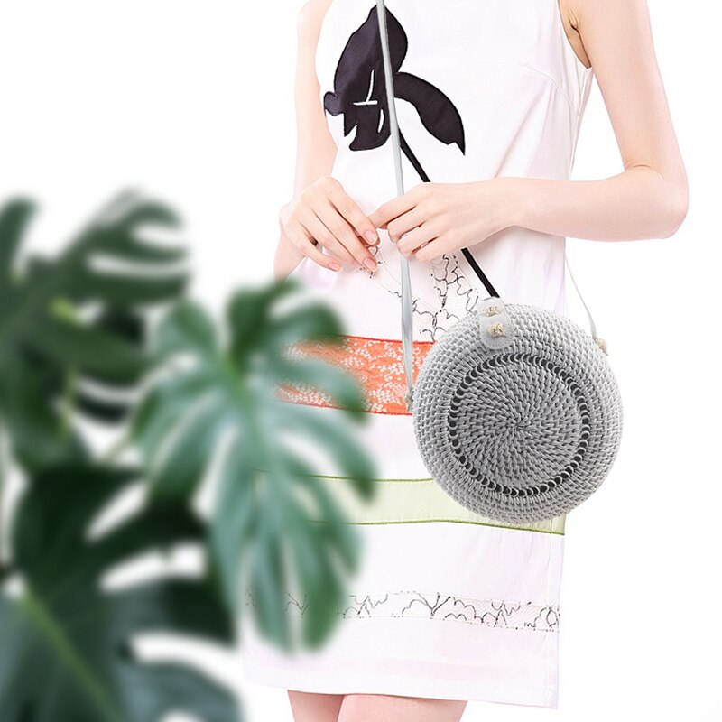 Hvid hul rattan taske bali boheme kvinder vintage strå strand håndtaske mini rund crossbody taske håndlavede skuldertasker