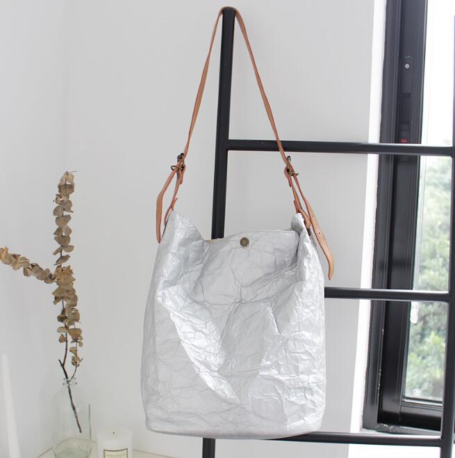 Fashionable retro shoulder bag simple wrinkled washed old bucket bag casual literary kraft messenger bag: Silver