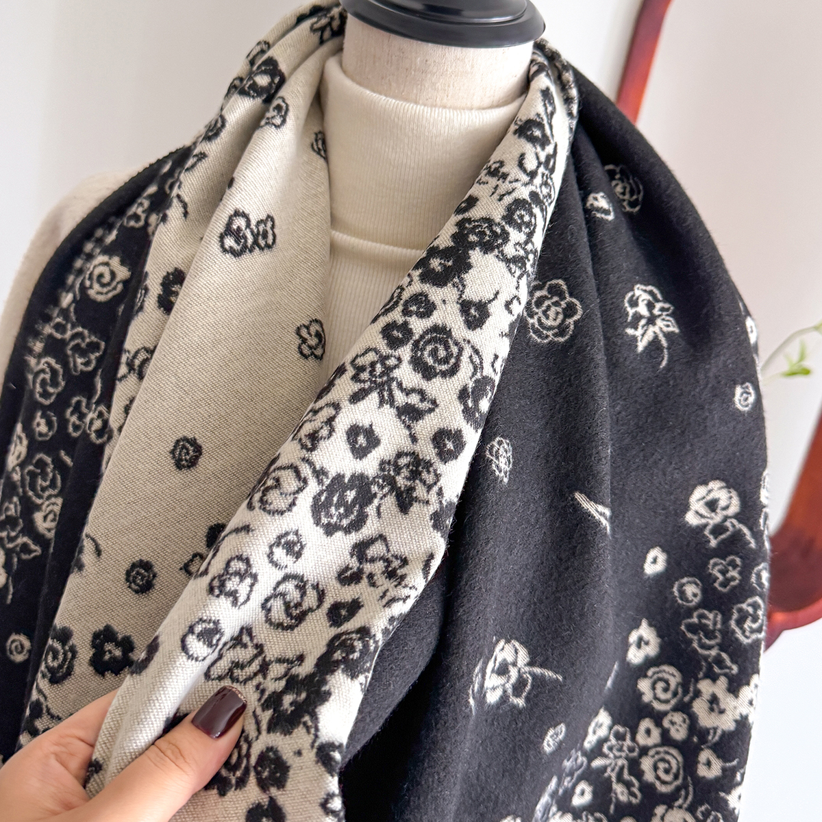 Bufanda manta de invierno de de de lujo, chales para mujer, Pashmina cálida con estampado de lunares y encaje, envoltura grande nueva