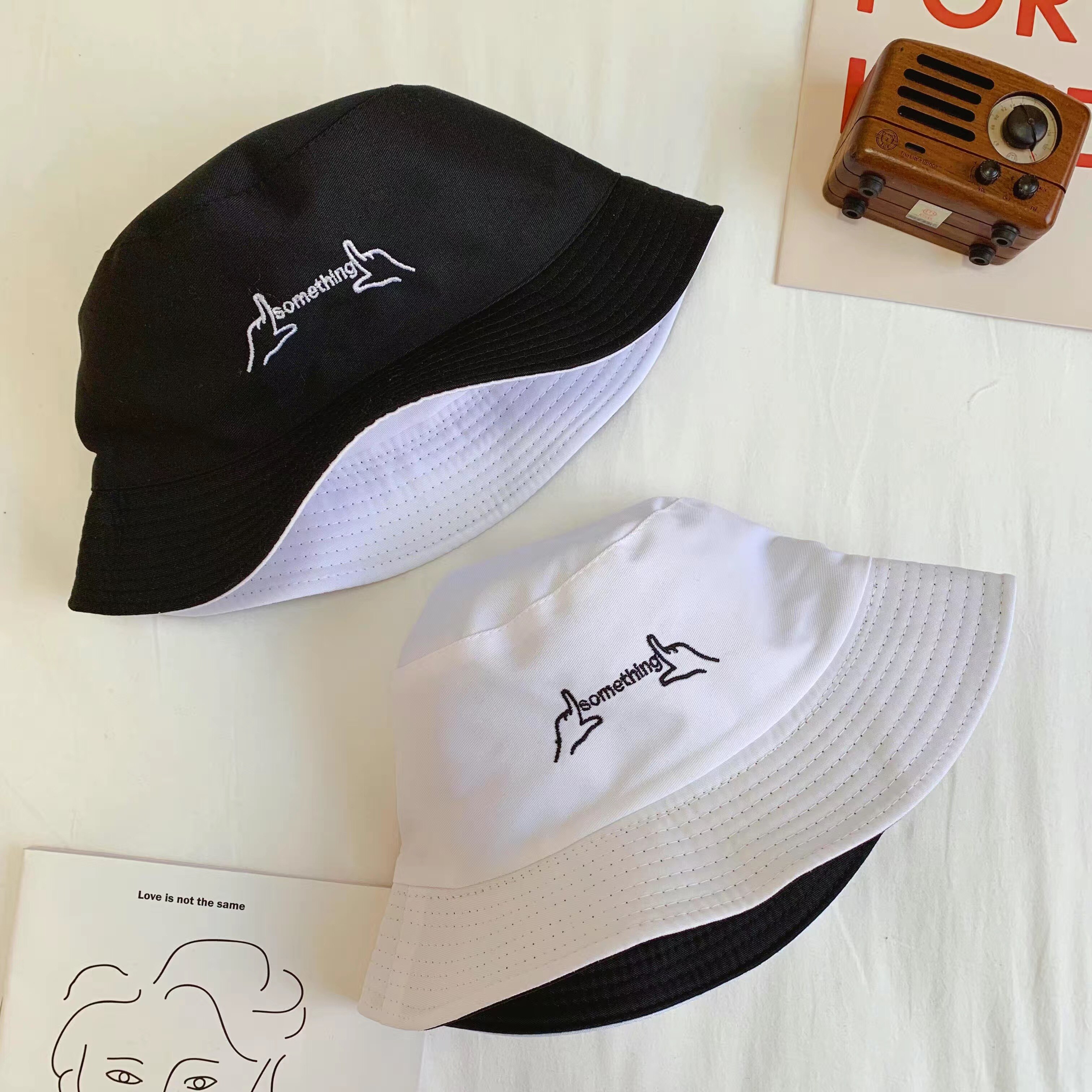 Roffatide Anime One Piece Chapeau De Paille Pirates Logo Seau Chapeau Broderie Chapeau De Pêche Réversible Double Côté Porter Seau Chapeau