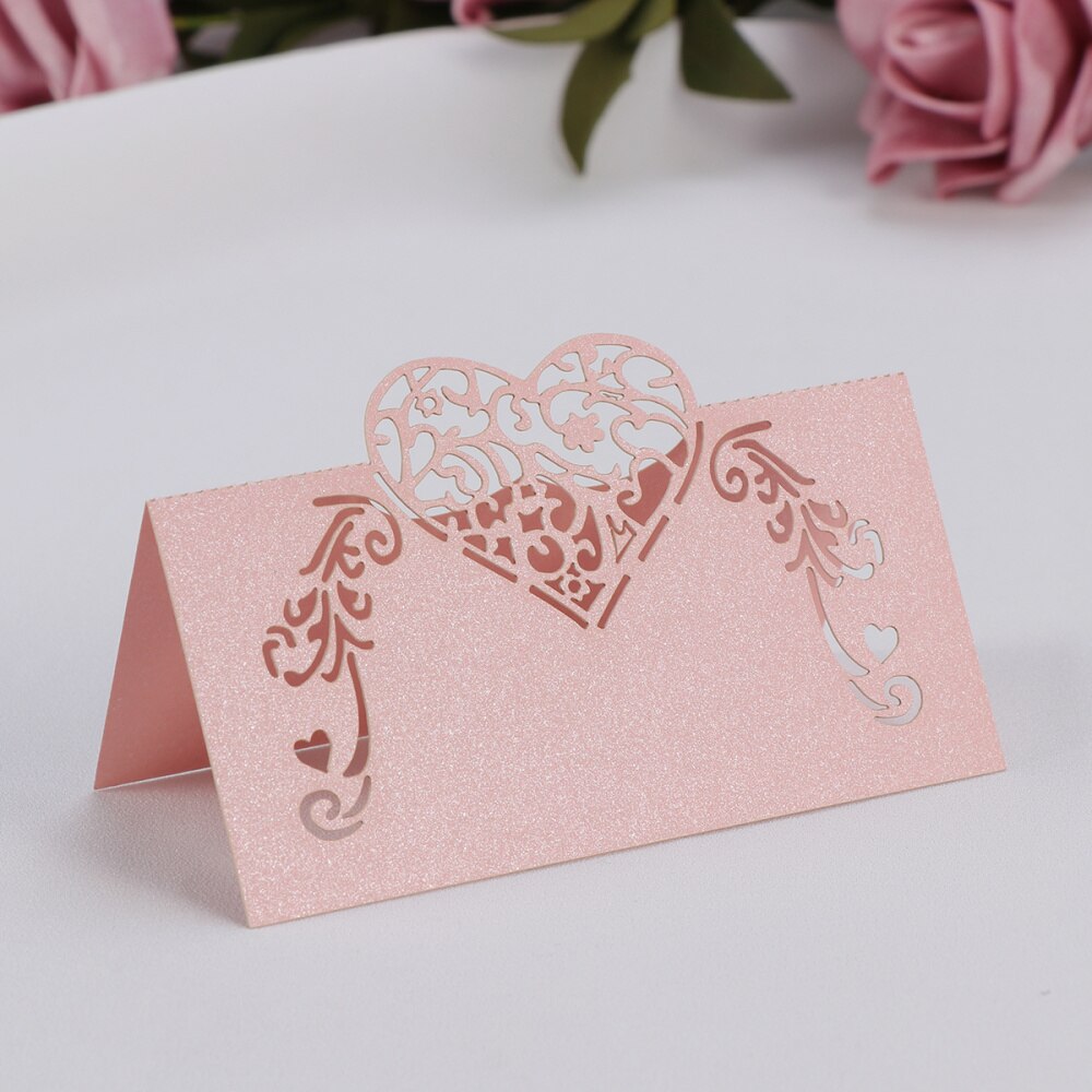 50 stuks gesneden hartvormige tafelnaamkaartjes, plaatskaartjes, decoratie voor bruiloften en feesten (roze)