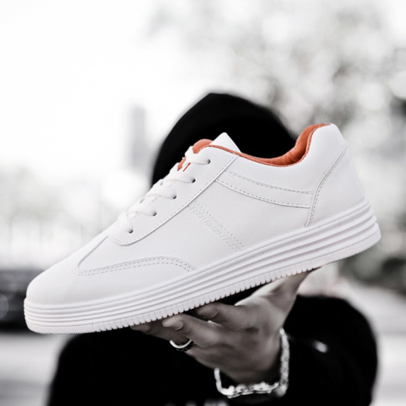 Män sneakers mjukt läder fritidsskor platt märke sneakers herr vita skor svarta plattor