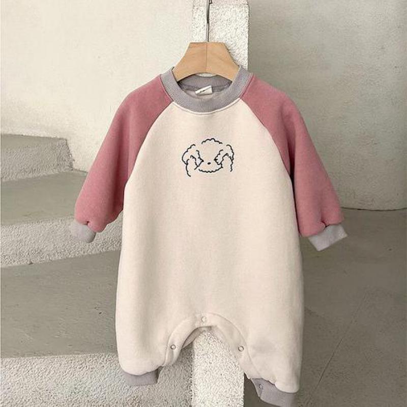 2022 , farblich abgestimmter herbst-Winter-Gesamt mit warmem tragegefühl für jungen und mädchen, mit verdeckten knöpfen und niedlichem Karikatur-aufbringen.