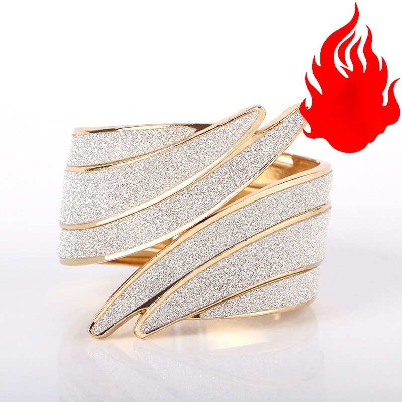 Armreif - Engels Federflügel Anhänger - Trendy Metallschmuck für Damen