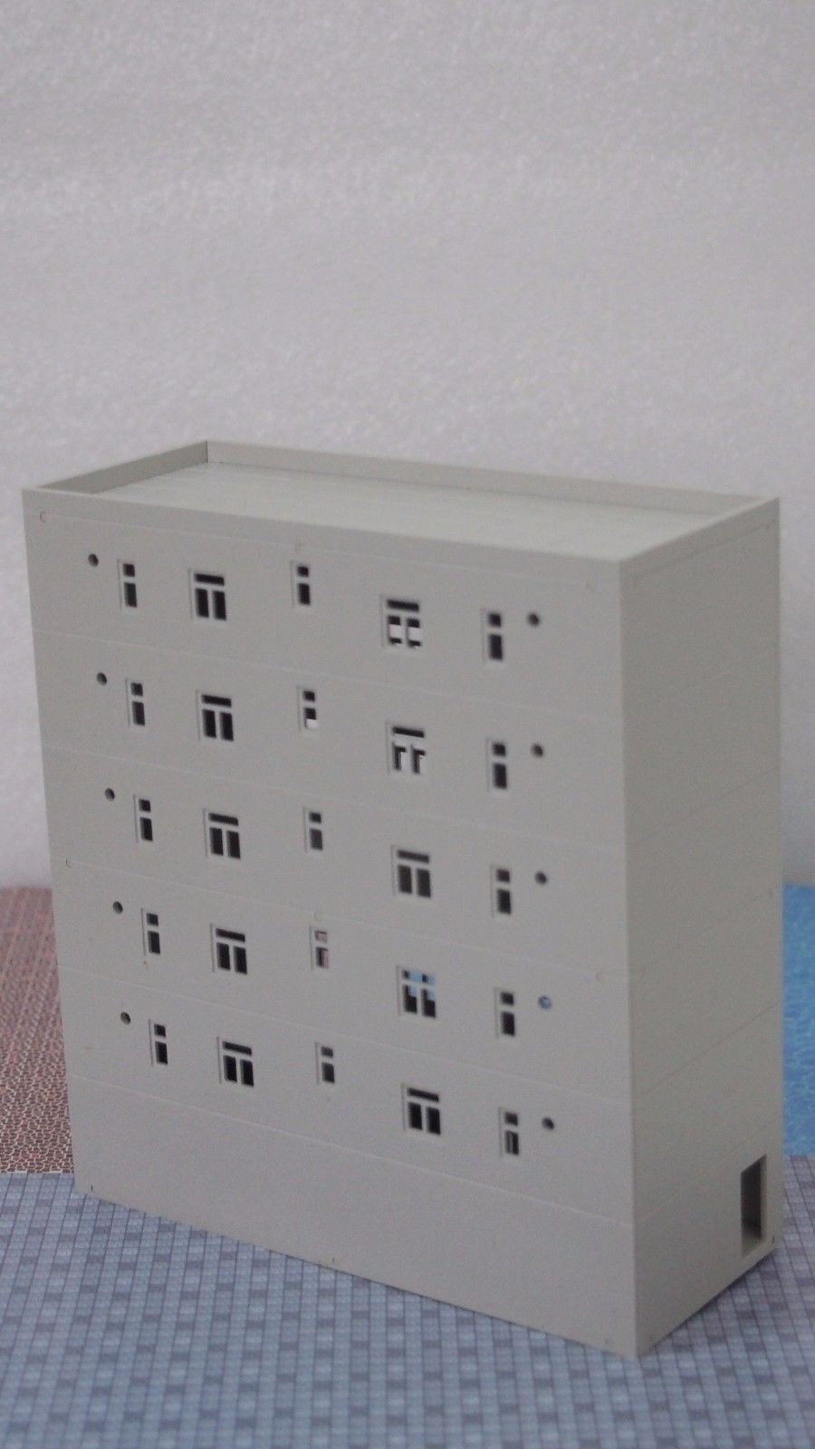 Outland Models Modern City Tall Industrial Building Office N Scale 1:160 Railway